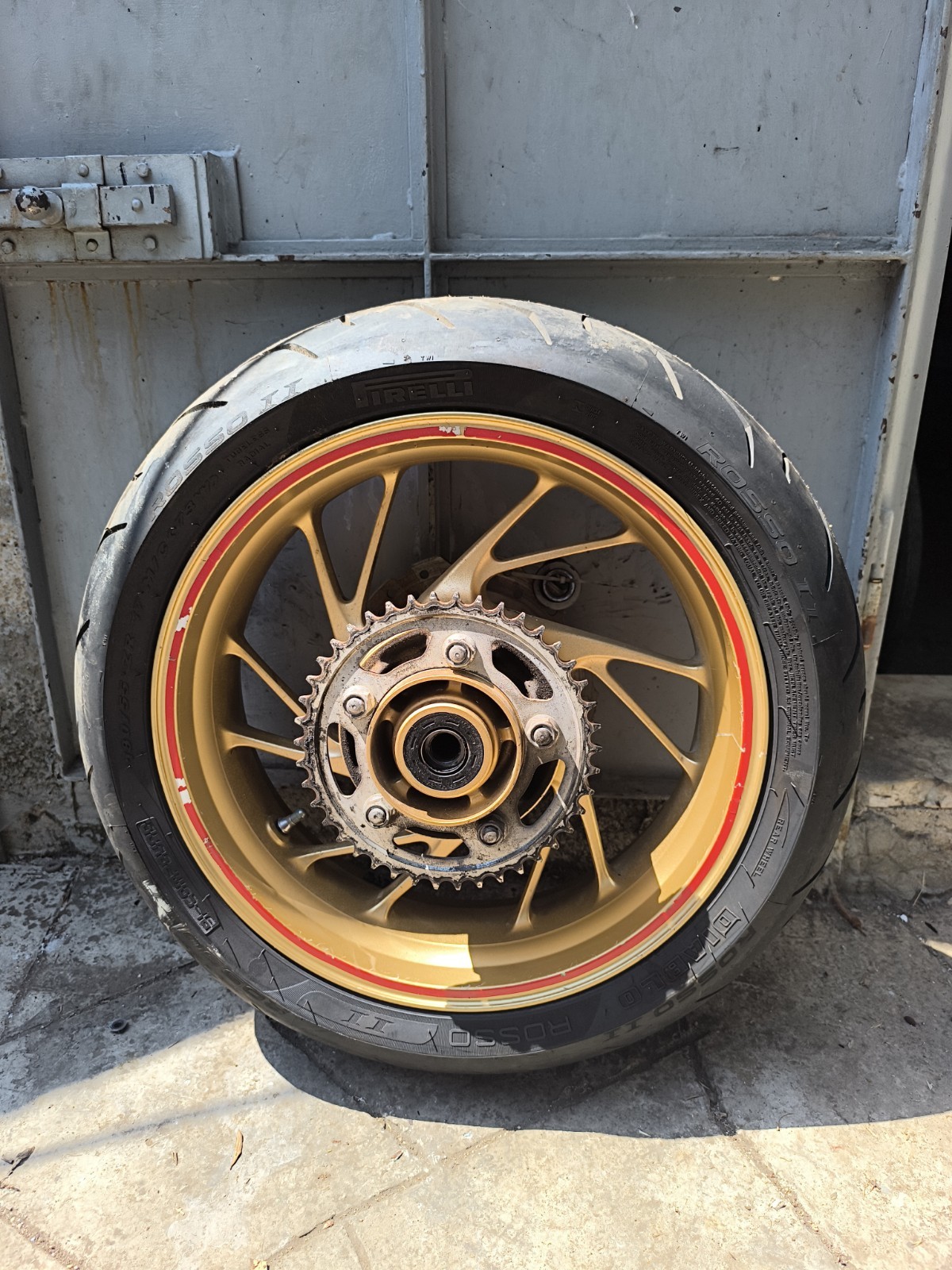 Ruota posteriore Honda CB 650 F 2014-2016 Completa Di Tutto Quasi Pari Al Nuovo