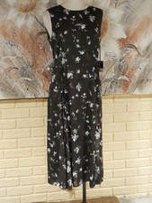 NWT SIMPLY VERA DARK GREEN FLORAL DRESS SZ MEDIUM RUFFLES DOWN BOTH FRONT SIDES