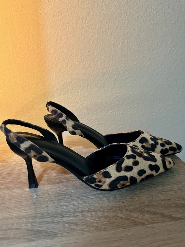 Tacón de gatito estampado de leopardo punta cerrada tacón con correa talla UE 38 EE. UU. 7,5 Foto 3 de 4