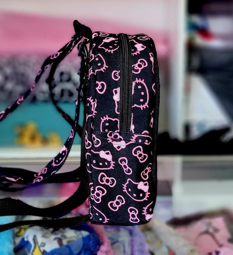 MINI MOCHILA HELLO KITTY ROSK FACES NEGRA  - Imagen 2 de 7