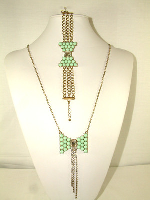 JJB 853, MARVELOUS ''BOW'' NECKLACE AND BRACELET SET, ANT.BRASS TONE METAL,SO CUTE