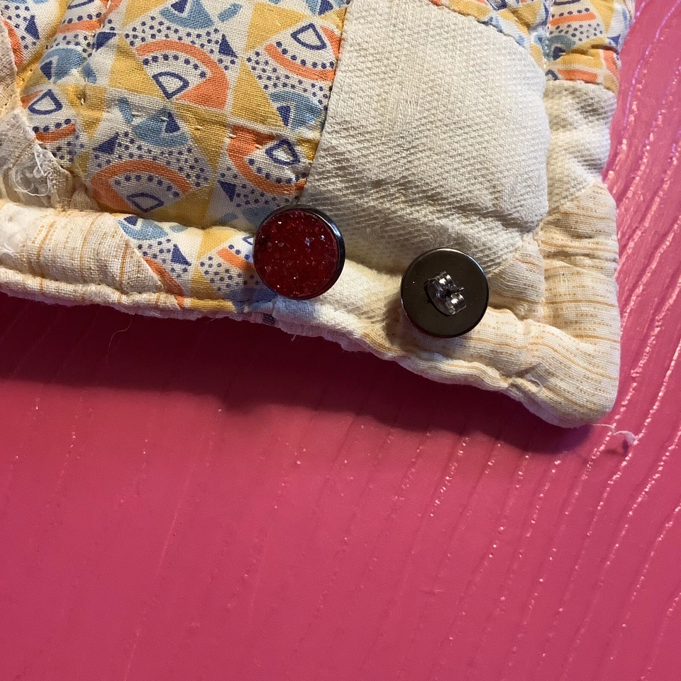 Pendientes redondos rojos súper lindos sin níquel tono plata Foto 4 de 4