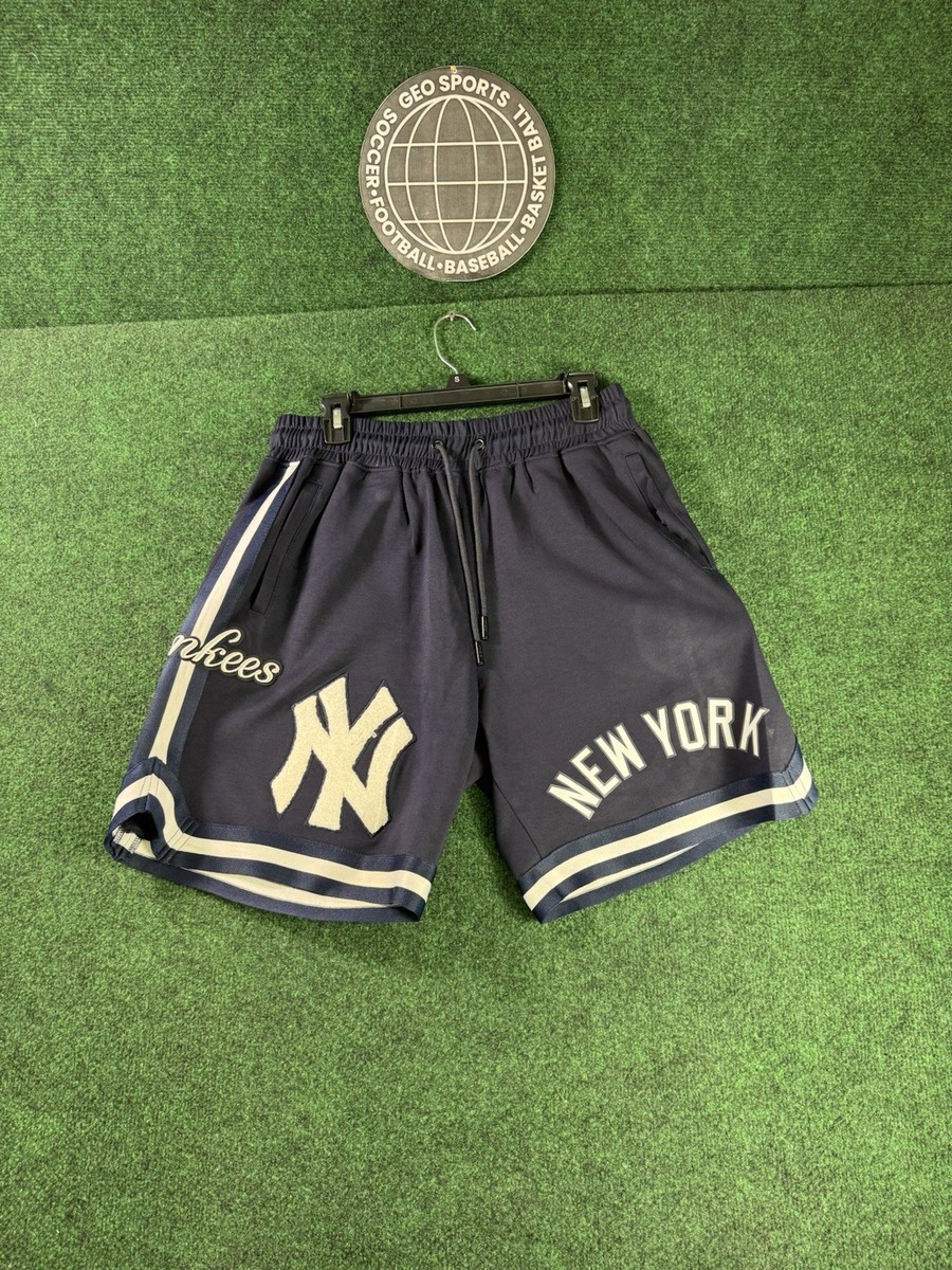 Pro Standard New York Yankees Midnight Classic Chenille Shorts Sz