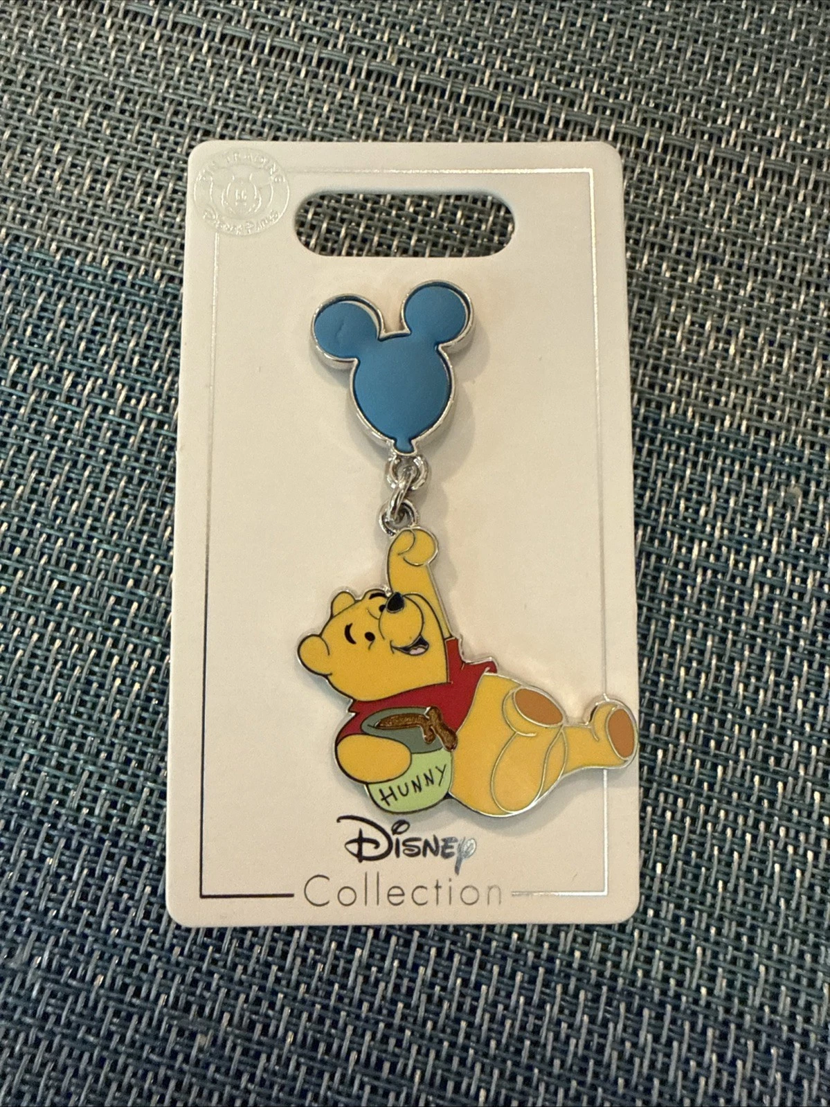 Disney Parks Winnie the Pooh Holding Blue Balloon with Hunny Pot Trading Pin New
