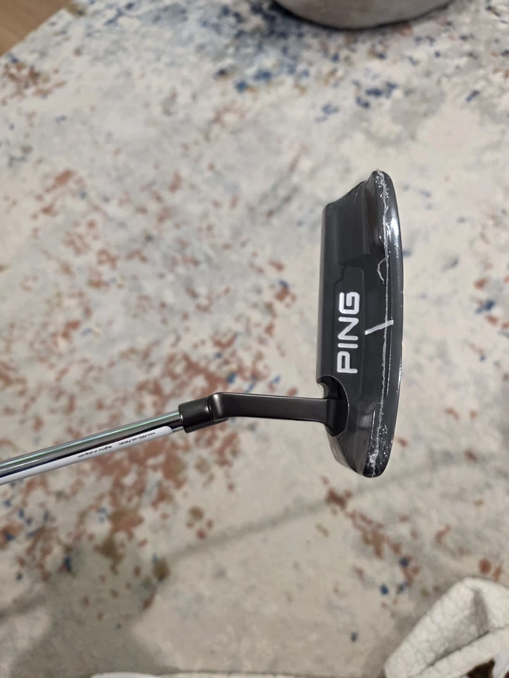 Putter 2D Ping Scottsdale Anser nuevo, sin usar, 35" de longitud Foto 3 de 4