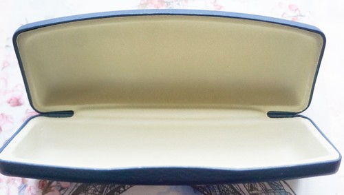 ~ New Chic Cole Haan Sunglass/Glasses Hard Blue Case No glasses ~ - Afbeelding 2 van 4