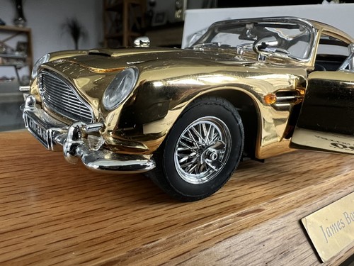 Danbury mint 1:24 1964 Aston Martin db5 James Bond 007 Gold Classic +Displaycase - Picture 11 of 22