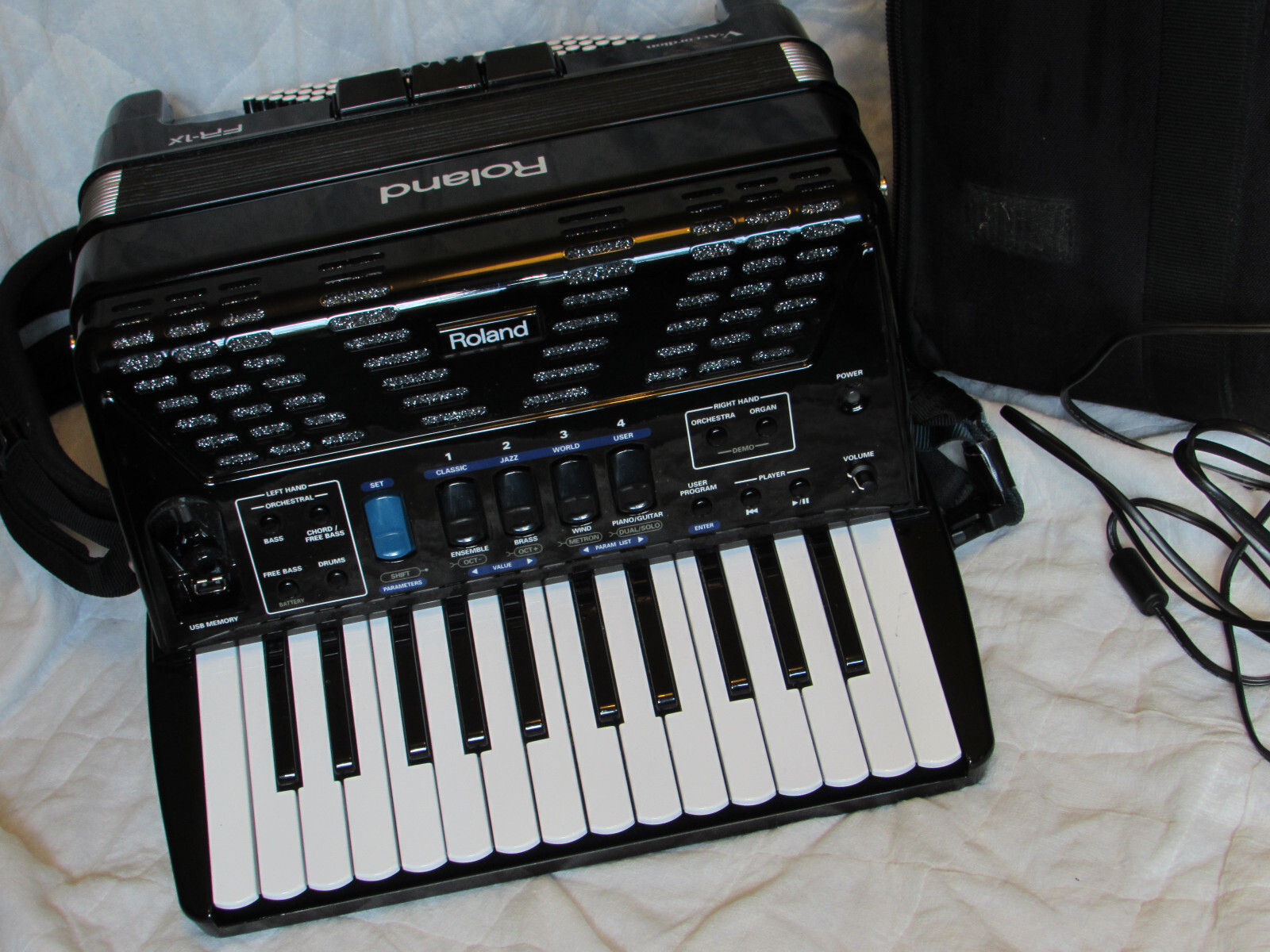 Roland FR1 black 72 bass piano accordion eBay