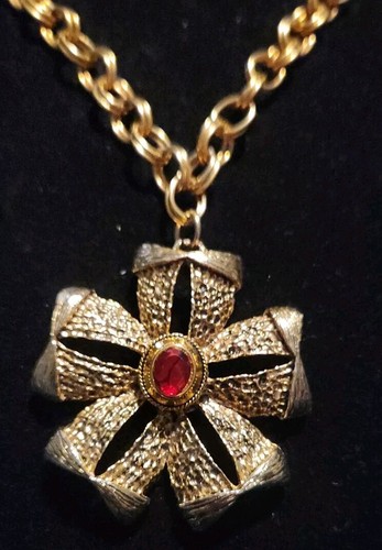 Vtg Victorian Revival Style Gold Tone Ornate Flower Necklace W/ Pretty Red Stone - Picture 3 of 8