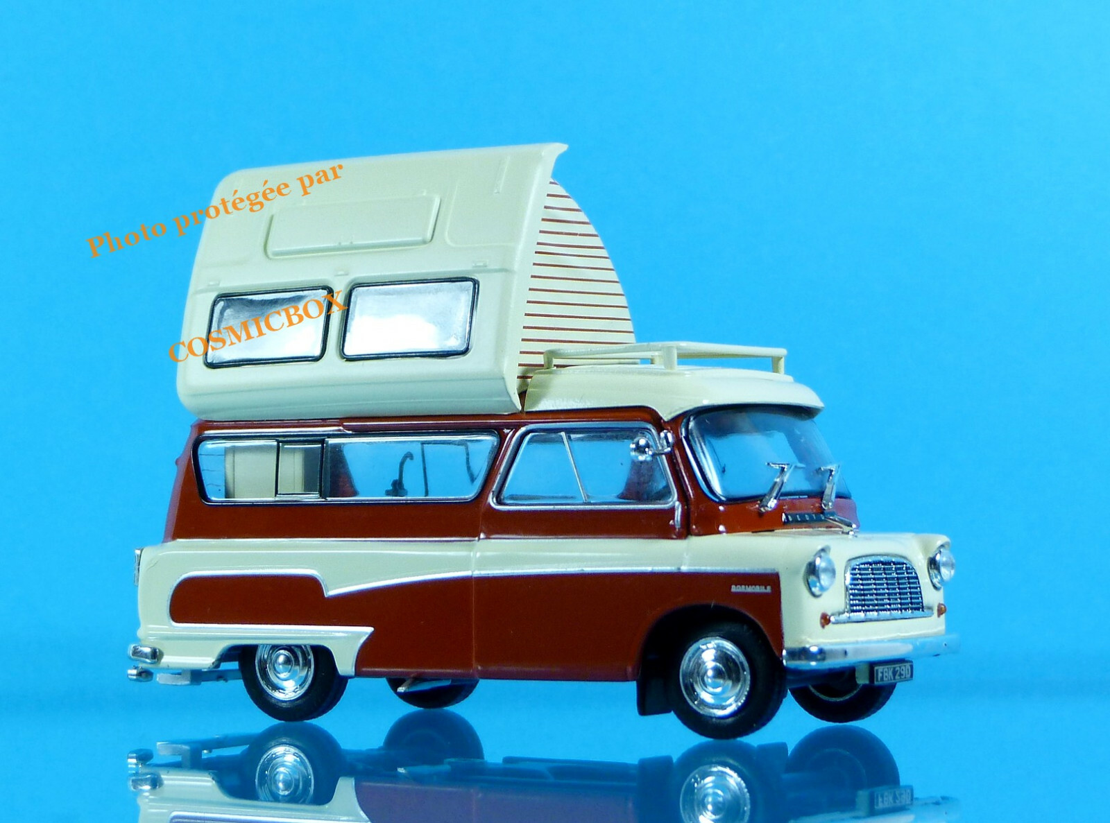 Réplique miniature Bedford CA Dormobile camper van en métal pour vitrine