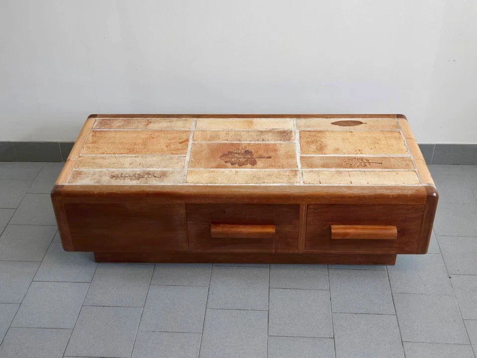 TABLE BASSE VINTAGE 1970 EN CERAMIQUE HERBIER CHENE MASSIF 3 TIROIRS DLG CAPRON - Photo 3/4