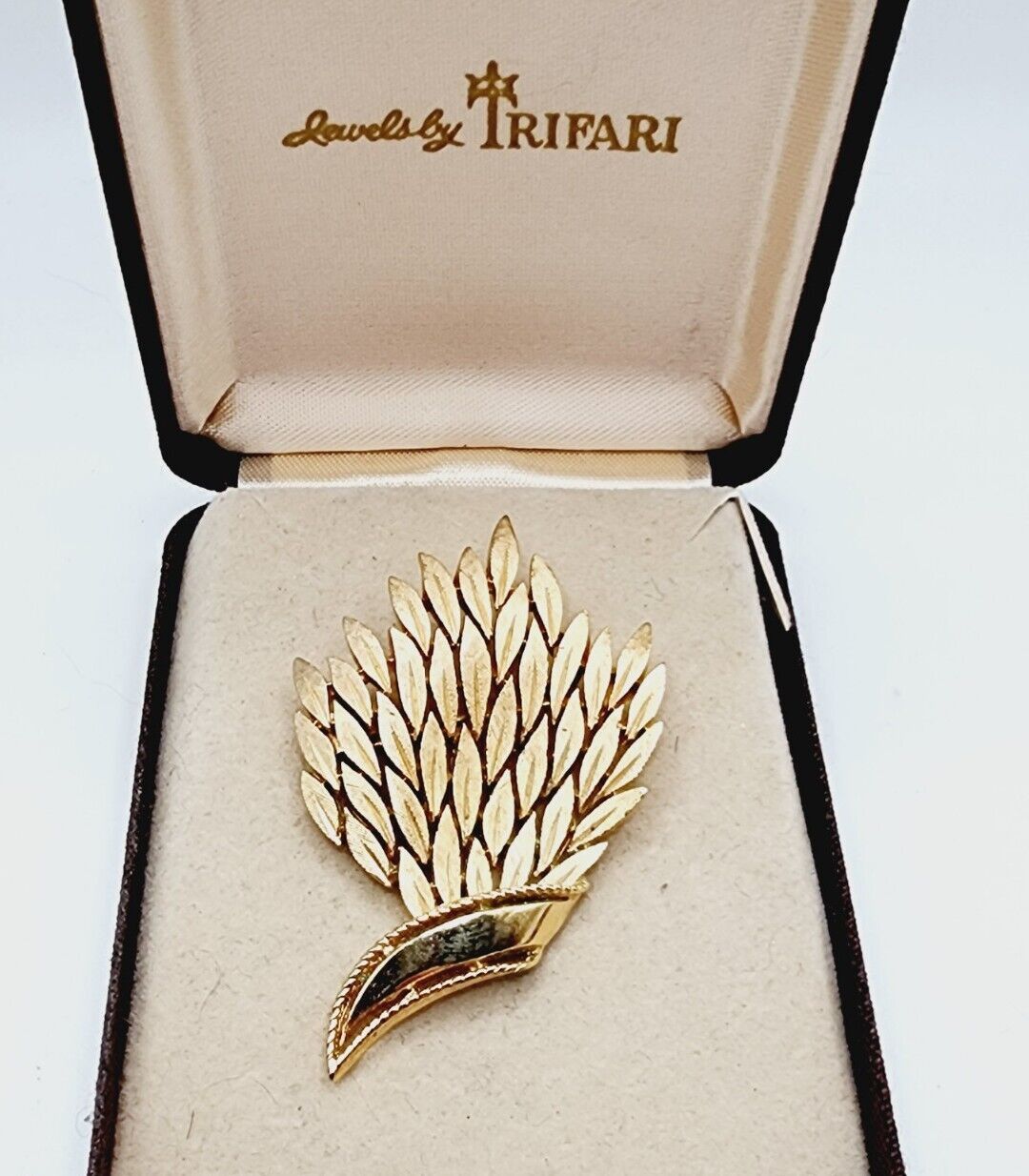 Vintage 1950's-1960's Crown Trifari Goldtone Leaf… - image 1