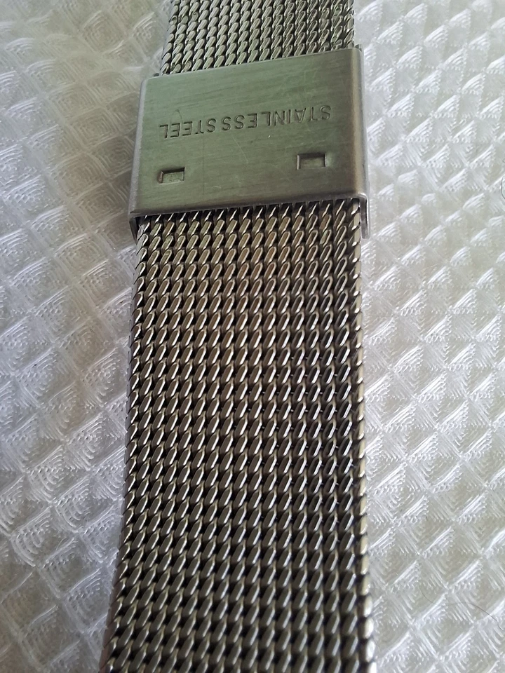 Casio A-680 Quartz Digital Alarm Chronograph Day/Date Light Mesh Bracelet, photo 3 of 5