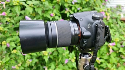 Sony Alpha 58 DSLR-Kamera 20,4 MP mit Sony DT 55-200 mm SAM F/4-5.6 Objektiv