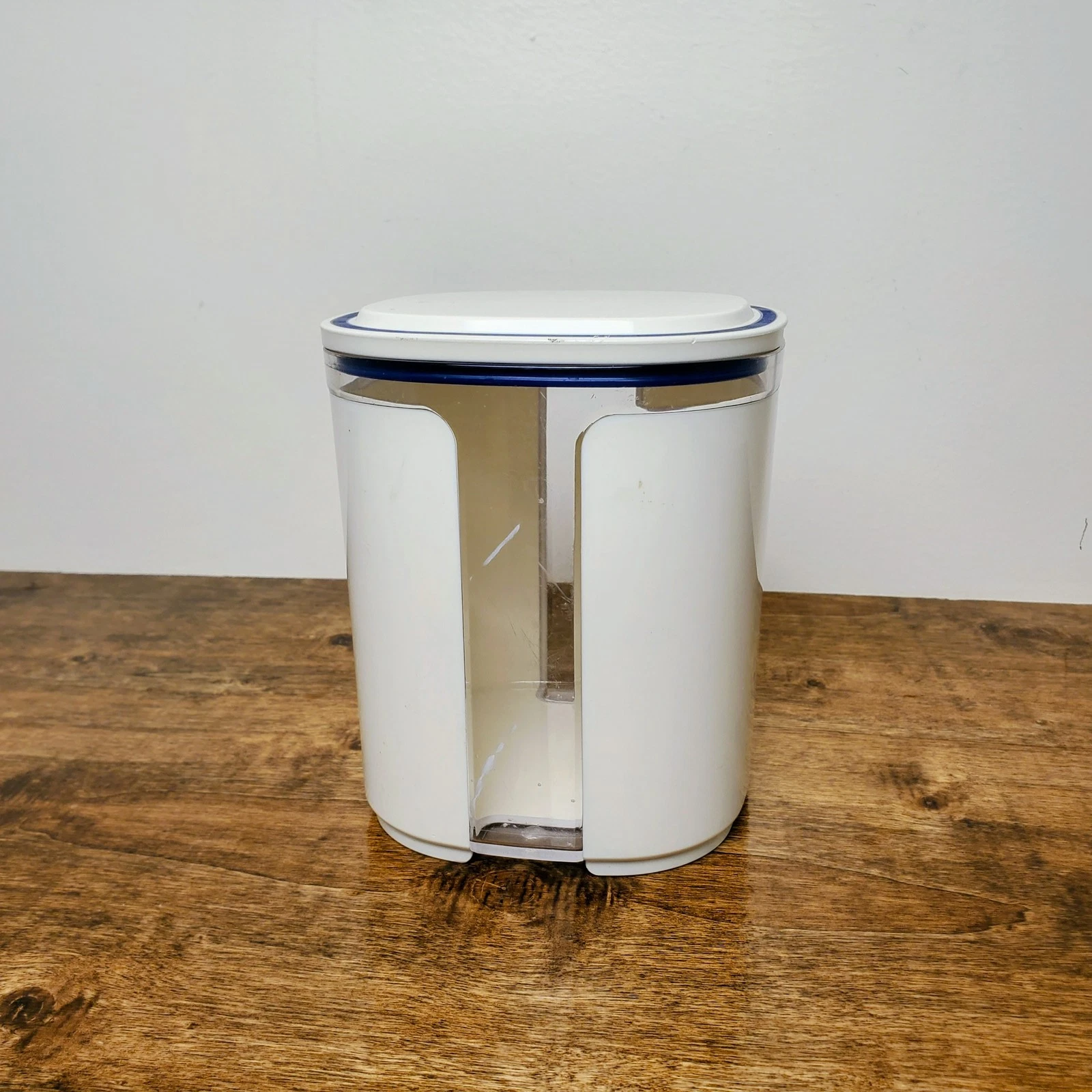 Tupperware Skyline Stackable Canister 1.5L White w/ Blue Lid #2376