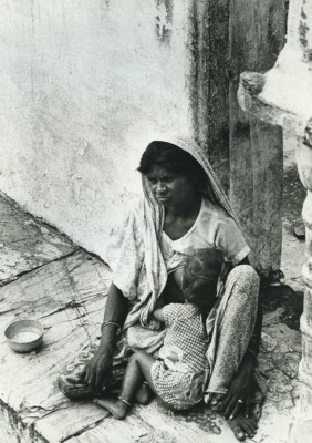 Indien Portrait Studie Straßenszene Mutter & Kind altes Foto Defossez 70er Jahre