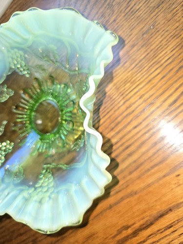 Vintage Fenton Green Opalescent Glass Ruffled Grape Footed Bowl MINT - Picture 6 of 9