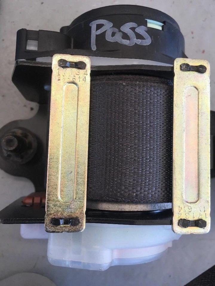 2005-2009 Cadillac STS retrator de cinto de segurança dianteiro direito fabricante de equipamento original 25770128 preto - Imagem 3 de 4