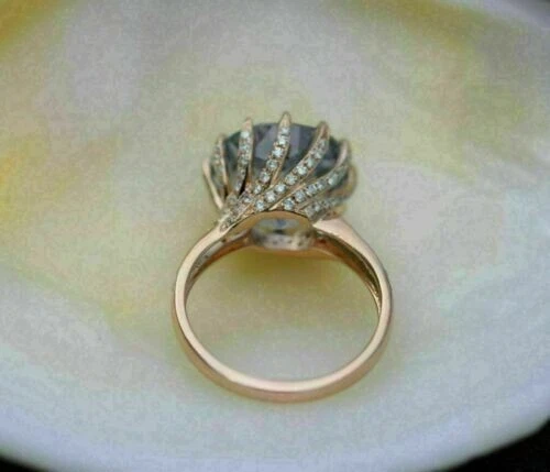 Anillo de 2 quilates con halo de tanzanita azul de corte redondo creado en laboratorio acabado sólido de oro rosa de 14 quilates Foto 4 de 4