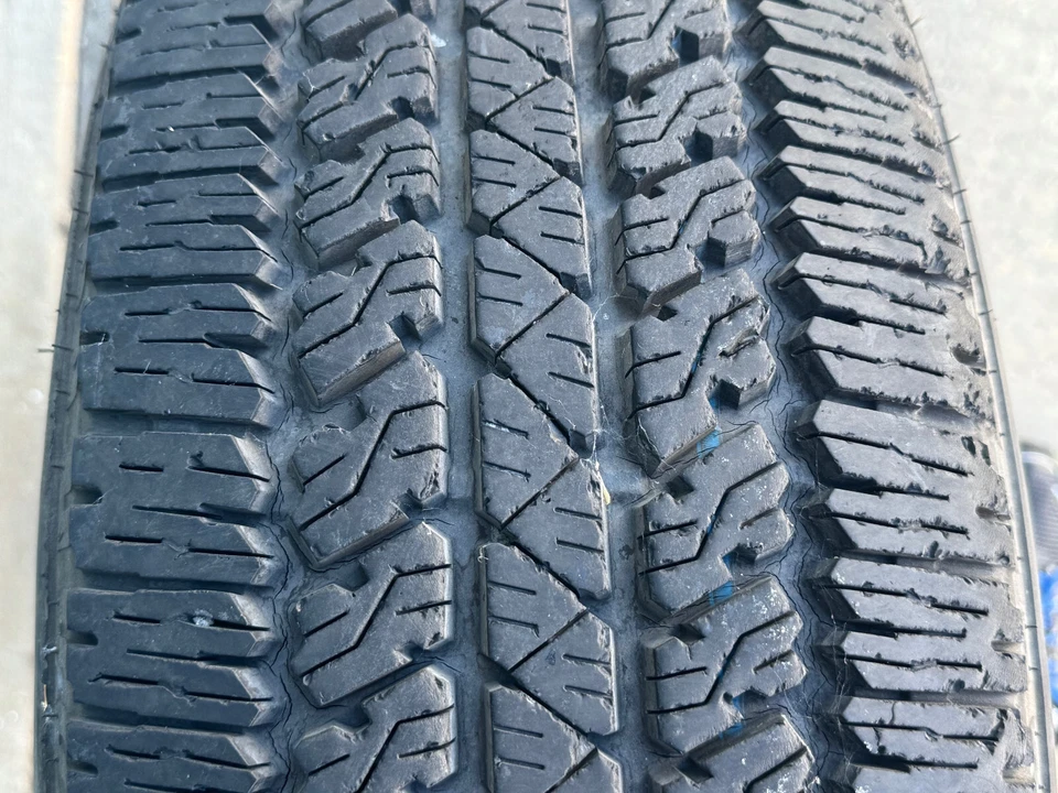 (1) 16" Chevy GMC 1500 Spare Wheel Tire 6 Lug 265/75/16 Bridgestone 13/32" Tread - Изображение 2 из 4