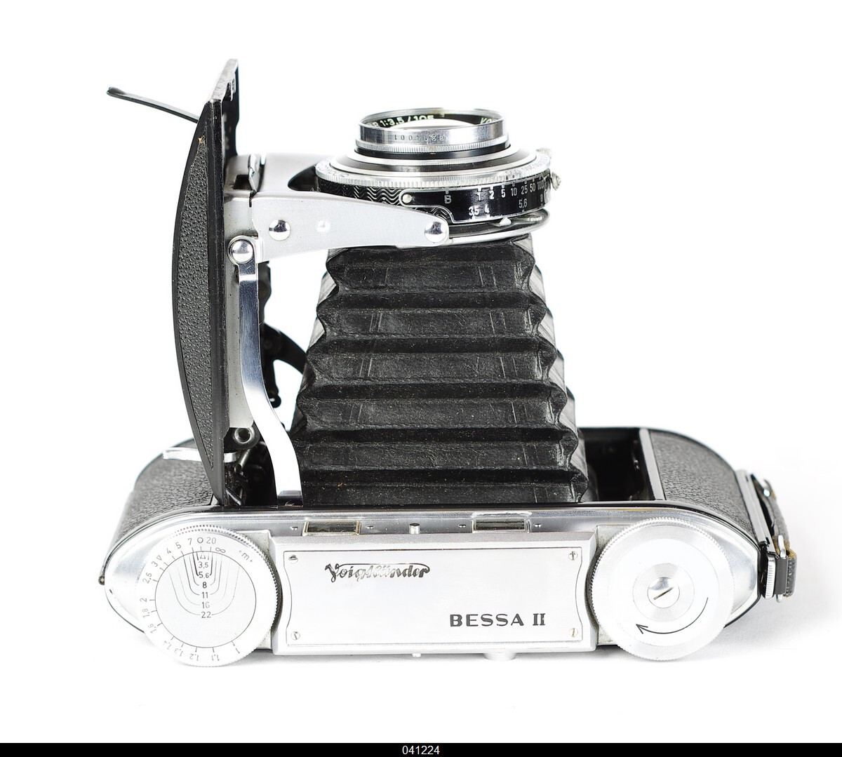Voigtlander Bessa II with Color Skopar 3.5/105mm Rangefinder 6x9