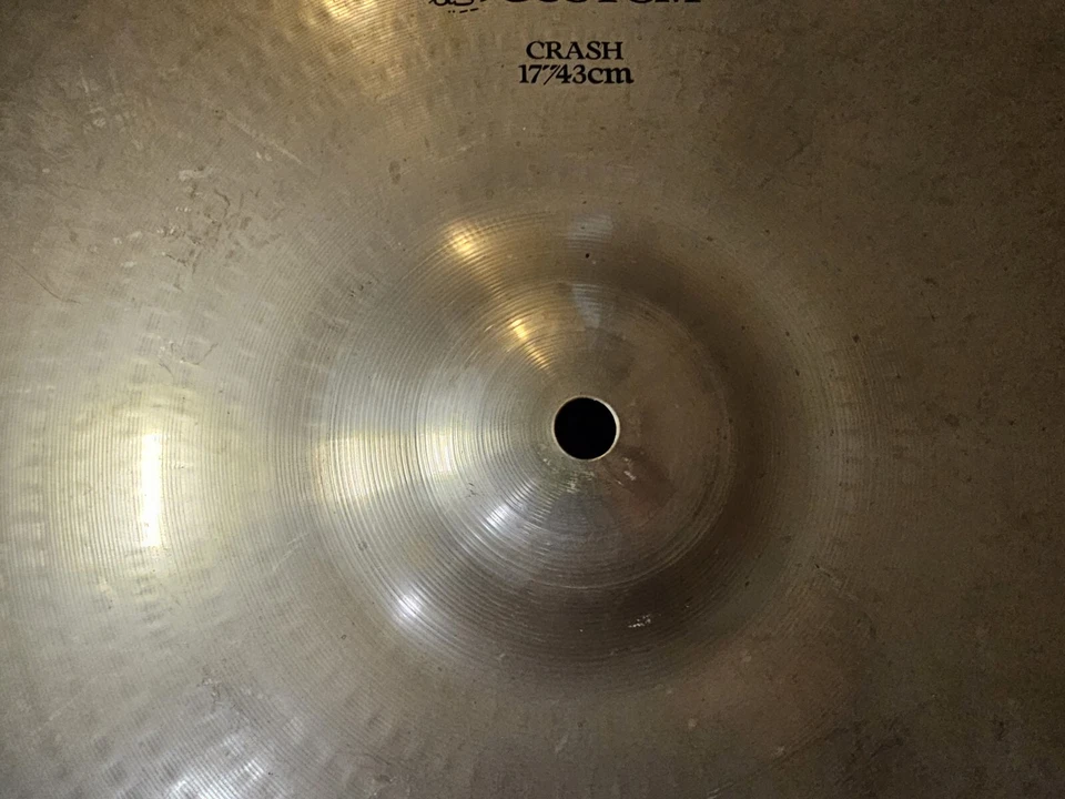 Platillo Avedis Zildjian A Custom Crash 17" 43 cm Turco Hecho en EE. UU. (Sin puntos)  Foto 3 de 4