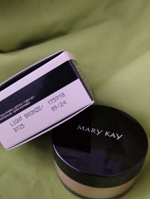 Silky Setting Powder Light Bronze UVP 30   