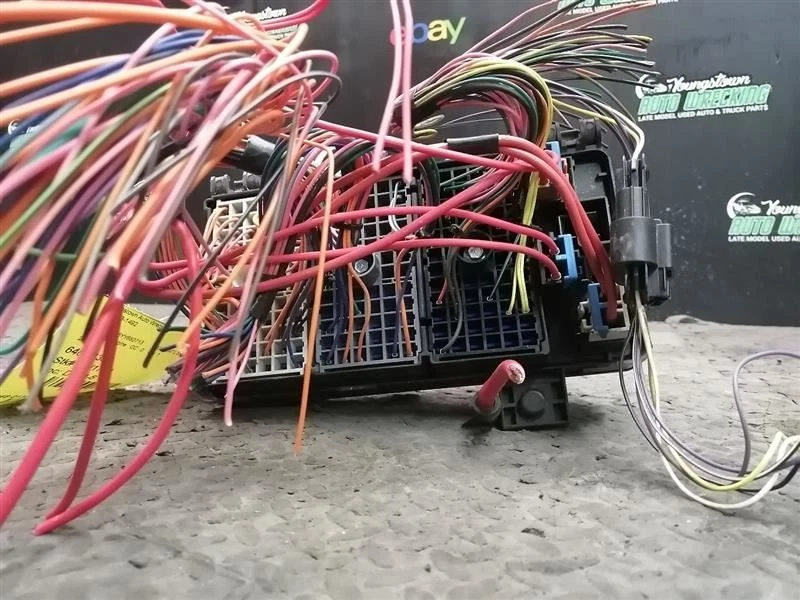 Fuse Box Engine Fits 00 SATURN L SERIES 1849171 Foto 2 de 4