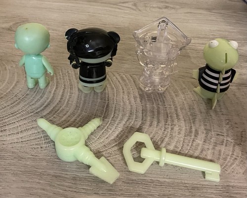 Ryan's World Glow-in-the-Dark Pirate Ship and Figures Including Clear Pirate - Picture 9 of 12