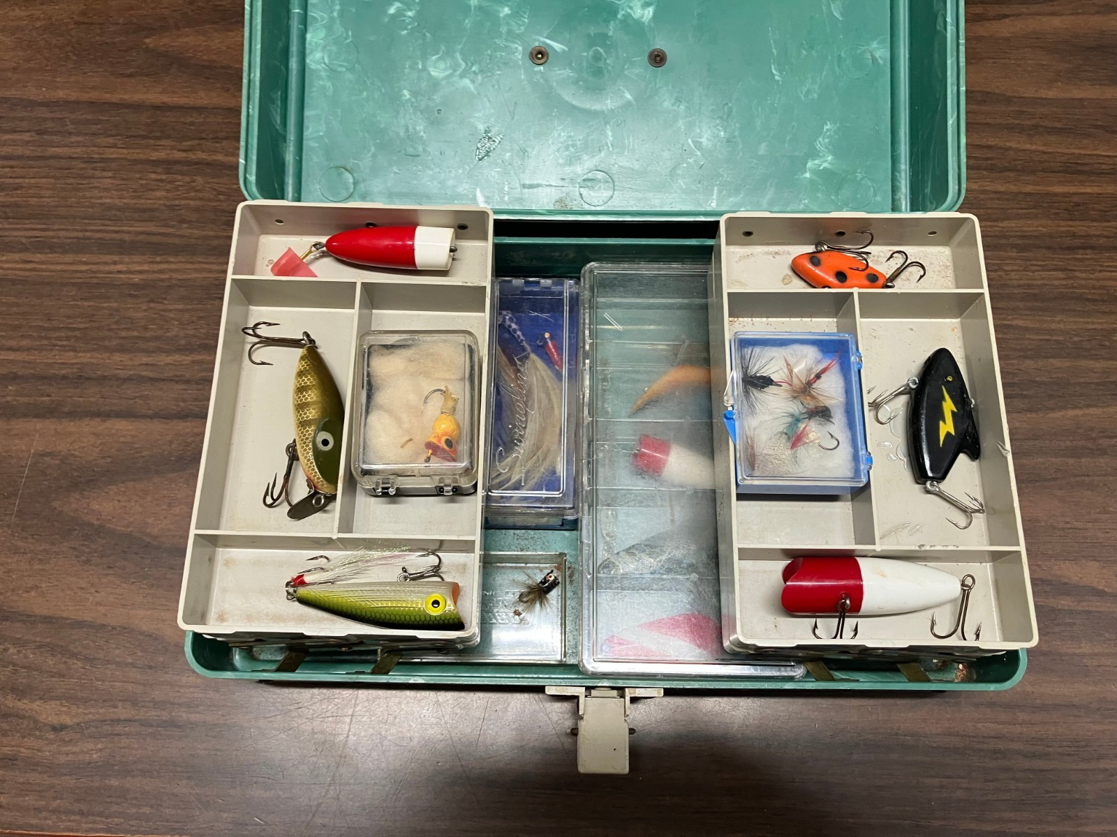 Small Pete Henning Tackle Box with Lure Assortment Daredevils Poppers Darts More - Image 2