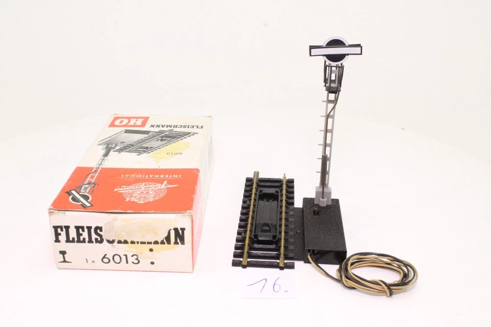 Fleischmann 6013 H0 Electric Uncoupling Track with Signal in Original Packaging - Image 2 of 4