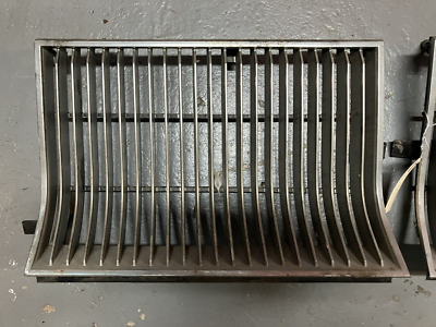 81 86 Oldsmobile Cutlass Salon Supreme 2-Piece Silver Grille USED