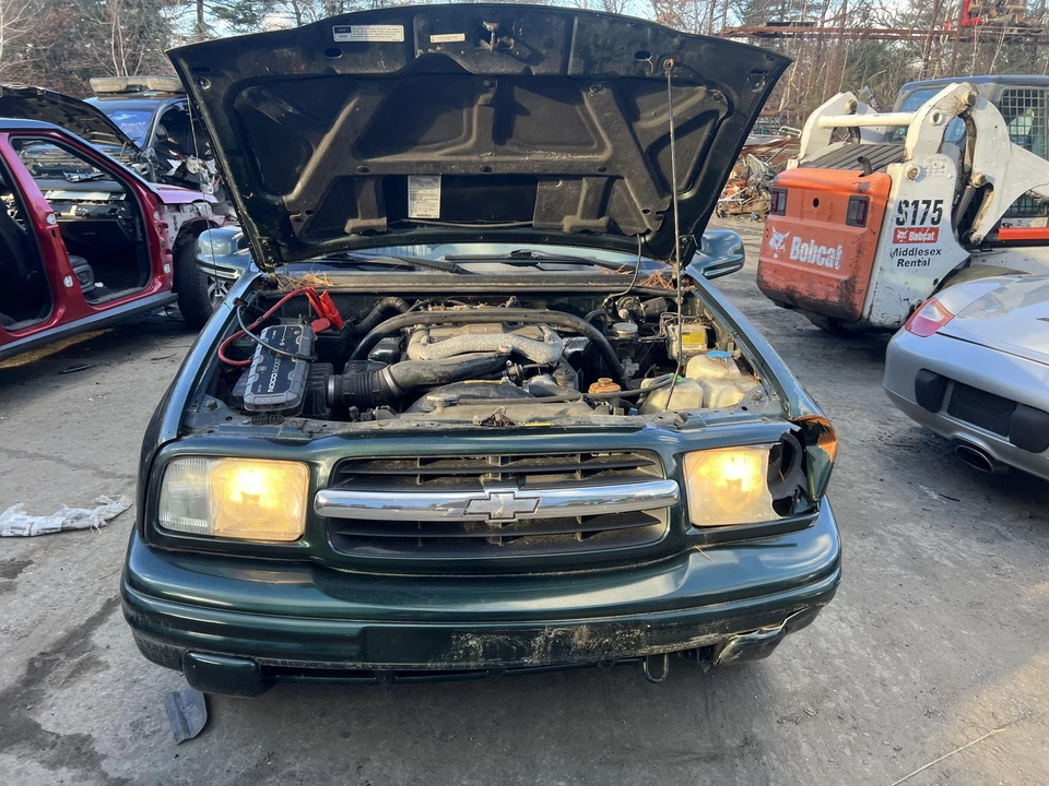 Conjunto de transmisión. Chevy Geo Tracker 02 03 04 automático 2,5 L 120 k millas Foto 4 de 4