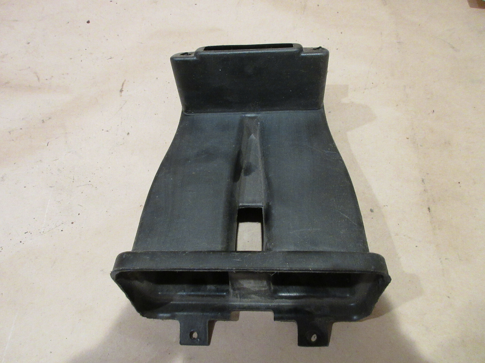 Maserati Quattroporte 2003 - Air Ducting For Rear Opening  P/N  66703900