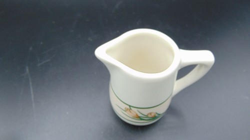 DE COLECCIÓN 1987 MAYER MINI CREMA RESTAURANTE VAJILLA PATRÓN DE AZAFRÁN FLORES DE 3,25" DE ALTO - Imagen 4 de 9
