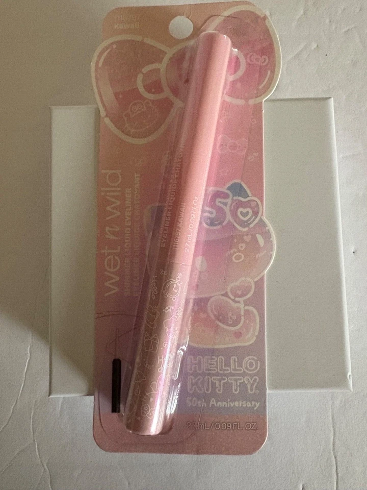 Delineador de ojos líquido Wet & Wild Shimmer. Hello Kitty 50 aniversario. Color precioso. Foto 3 de 4