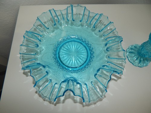 1 kleiner Kerzenleuchter antik Pressglas hell-blau Höhe 8 cm cm + Wellen-Schale - Bild 3 von 4