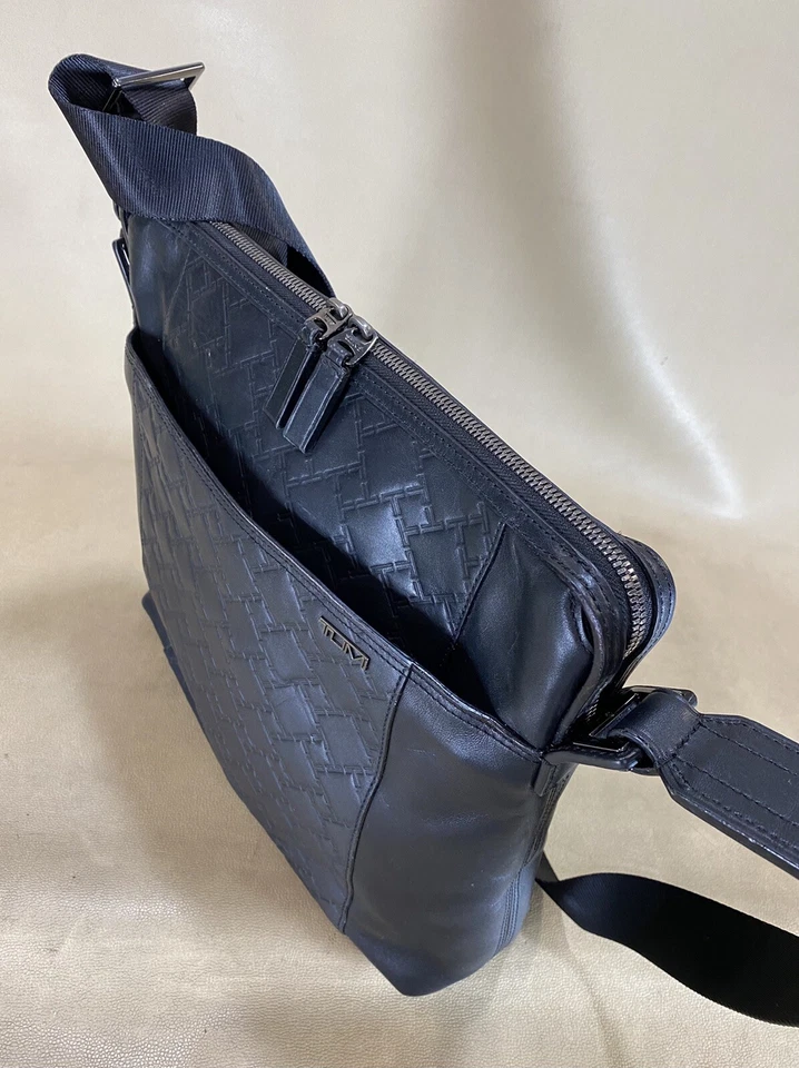 Preowned Tumi Ticon Crossbody Top Zip Black Leather Bag Tablet Case 31103DT - Image 3 of 4