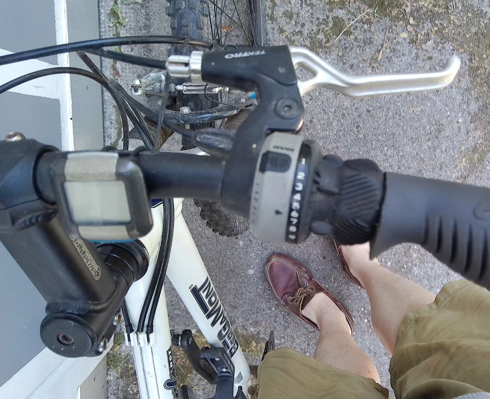 BERGAMONT Pearls MTB 26" 27 Gang Shimano Schaltung ergonomischer Lenker 2001 - Bild 3 von 4