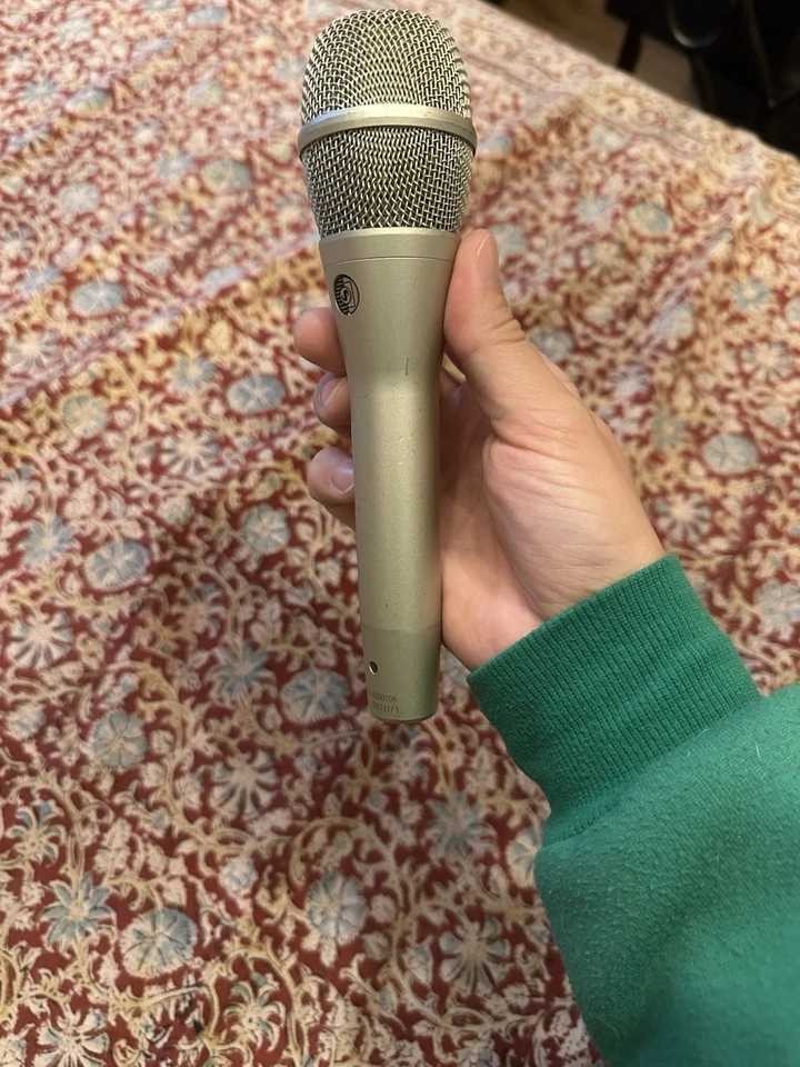 Shure Ksm9 Condenser Microphone with Case Used Good Condition - Image 3 of 4