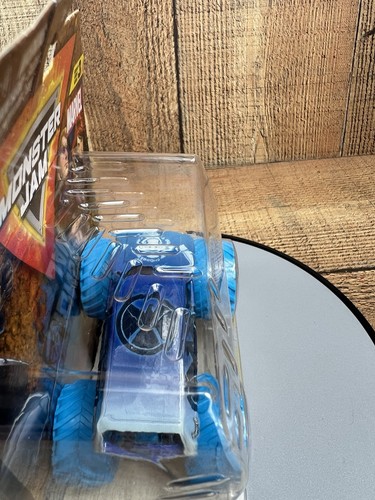 Monster Jam Spin Master !:64 SHIELD TRUCK-Marvel Series 3 Diecast NIB - Picture 8 of 9