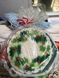 Vintage Grandmacore 1 Crocheted Wreath Bundle - 1 Potholder/Trivet