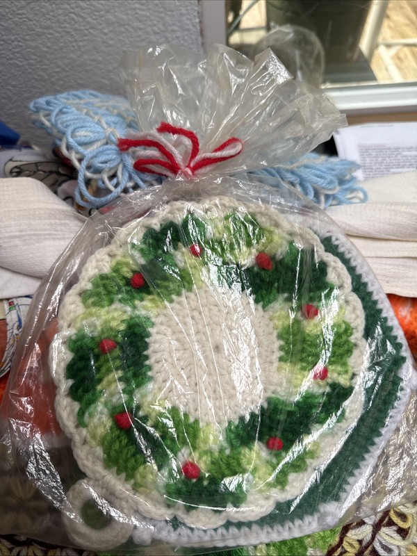 Vintage Grandmacore 1 Crocheted Wreath Bundle - 1 Potholder/Trivet