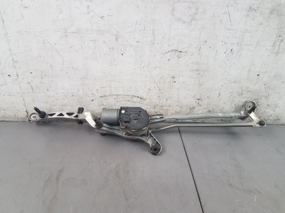 2011 Mercedes Benz AMG E 63 Windshield Wiper Motor / Arms #7920 B3 - Image 3 of 4