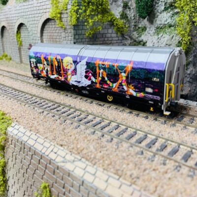 Hbbillns sliding wall wagon with graffiti, SBB, Ep VI - ALBERT MODELL