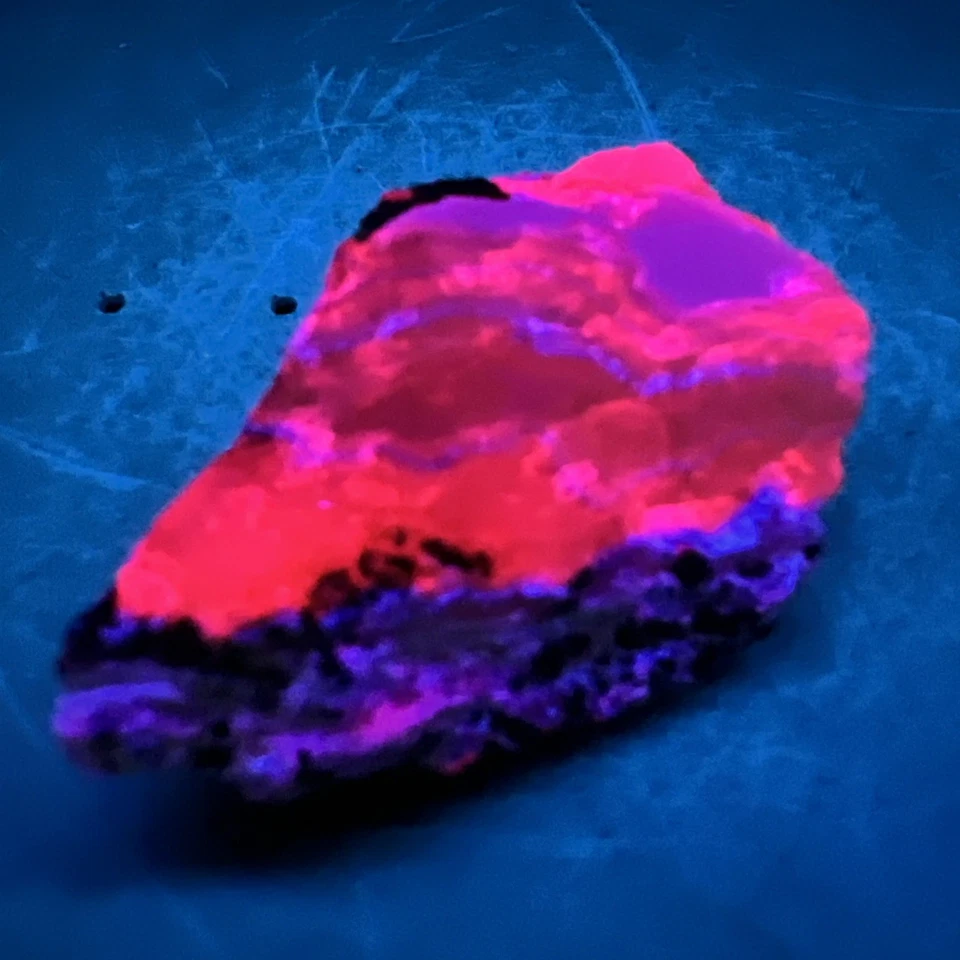 Fluorescent Smithsonite El Potosi Mine, Santa Eulalia, Chihuahua, Mexico 38 g - Image 4 of 4