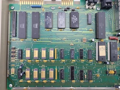 COMMODORE 64 CERAMIC 1982 ''S'' SERIAL - WITH BOX - PLEASE READ