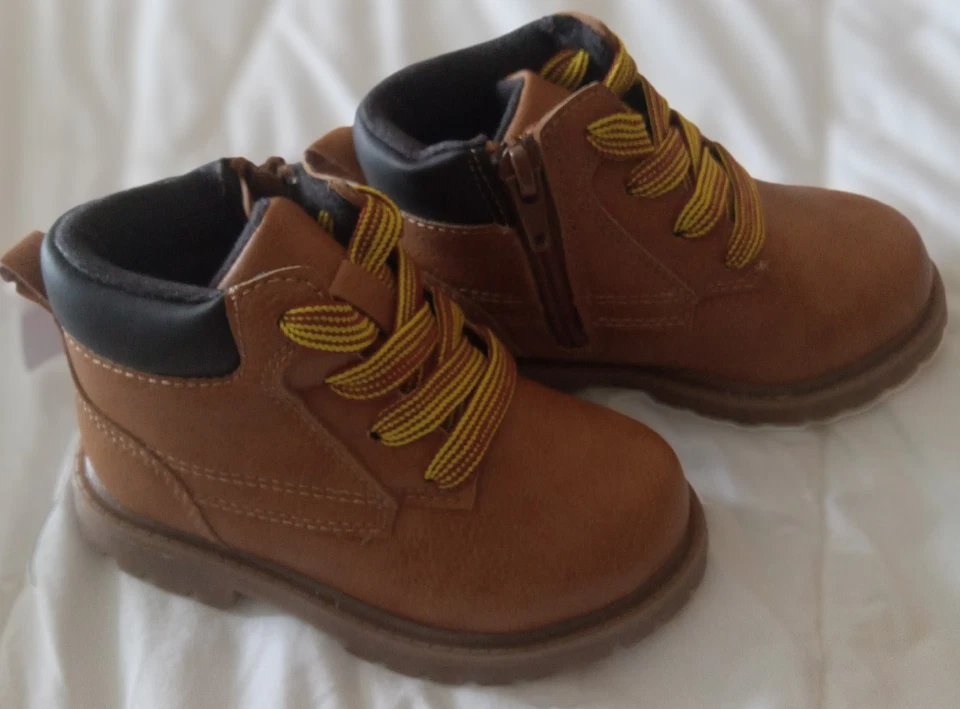 Bota de Moda Roy Unisex-Niño Carter's Talla 7 Foto 4 de 4