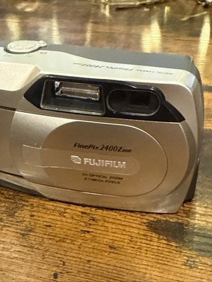Fujifilm 2400 Zoom 2.1MP Digital Camera - Silver Tested and Working W/ Card Vtg
