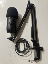 Blue Yeti Logitech Professional Multi-Pattern USB Condenser Microphone A00104